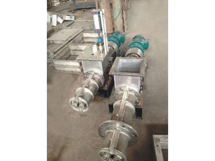 小型双螺旋半开形绿巨人污视频APP下载